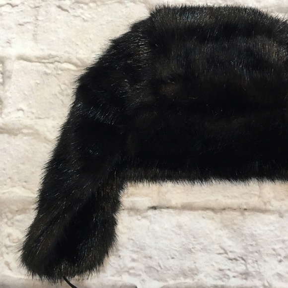 Faux fur winter hat - Picture 2 of 3