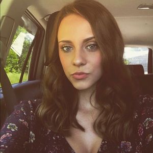 Meet your Posher, Kelsie