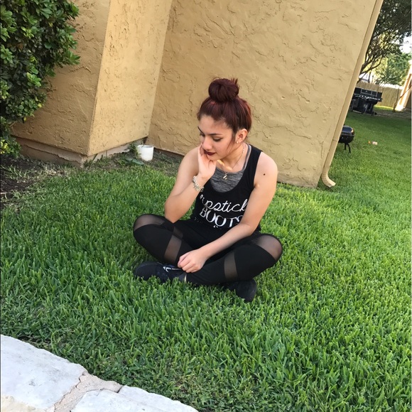 Meet your Posher, Andrea - Picture 2 of 4