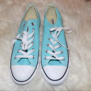 Never worn real blue converse