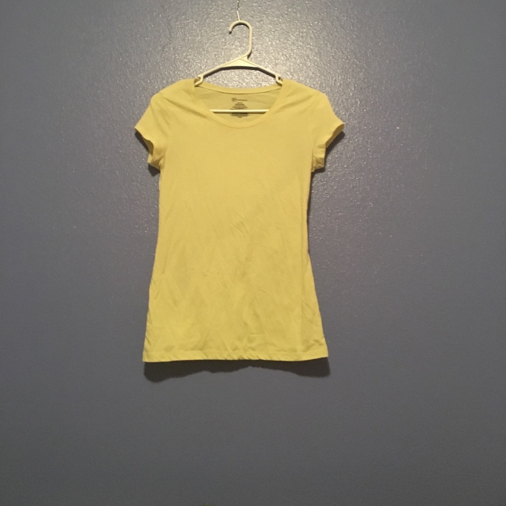 Yellow scoop neck t-shirt
