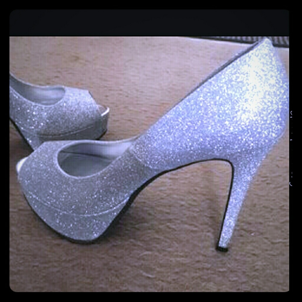 Open toe Fioni pumps