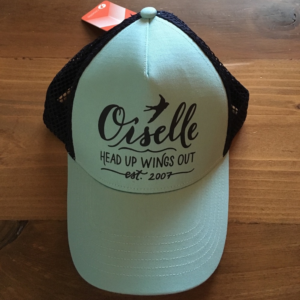 Oiselle mesh back base cap NWT