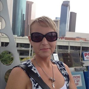 Meet your Posher, Alisa