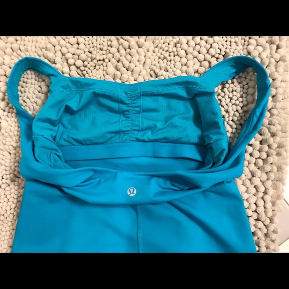 MAKE OFER! Lululemon Workout Tank Sz 8-10 Like New - Picture 3 of 4