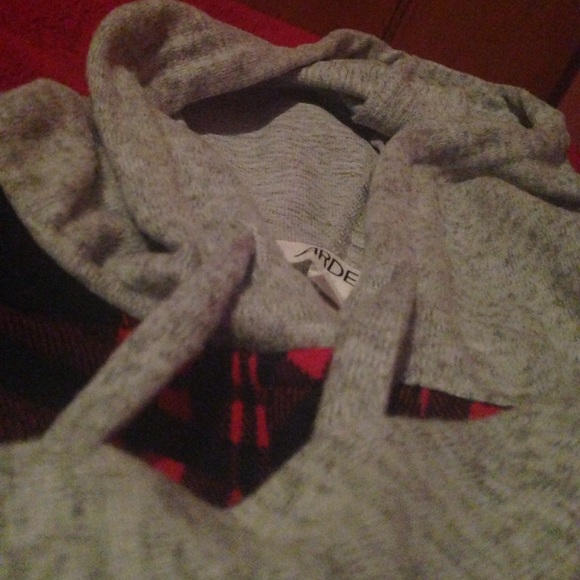 Flannel Hoodie - Picture 7 of 8