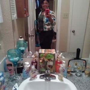 Meet your Posher, Earline