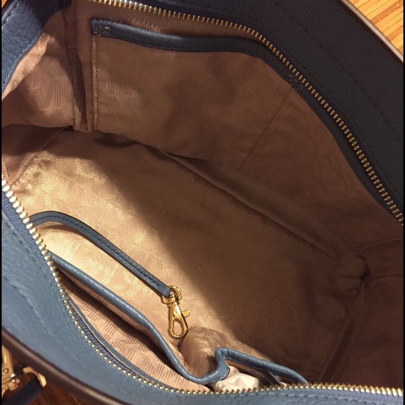 Michael Kors Collins Pebbled Leather MD Satchel - Picture 4 of 5