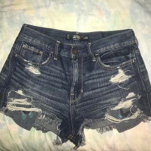 Hollister high rise jean shorts✨