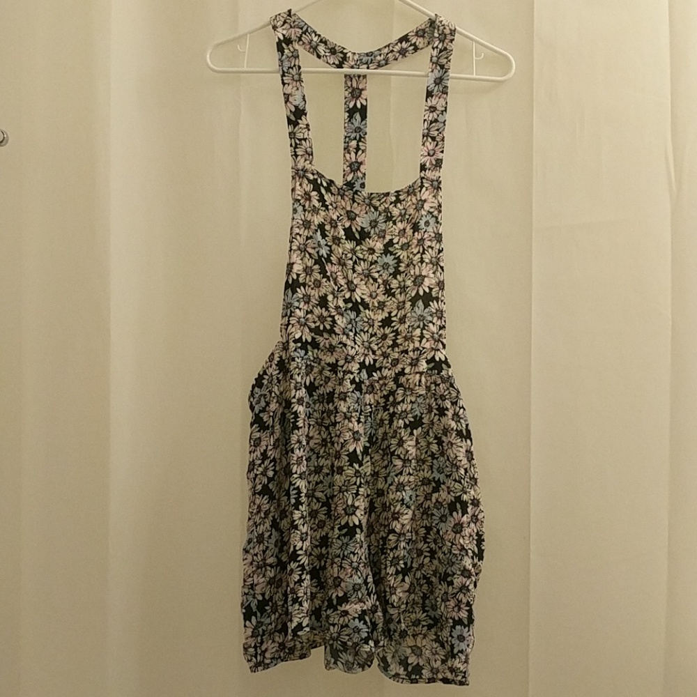 🌻 Fun Flowy Floral Overalls 🌻