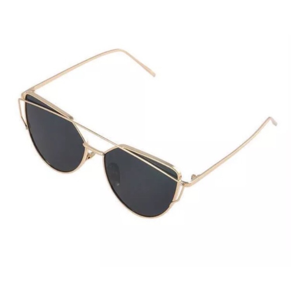 Cat eyed sunglasses