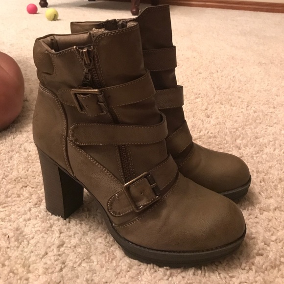 Guess Heeled Ankle Boots - Picture 2 of 4