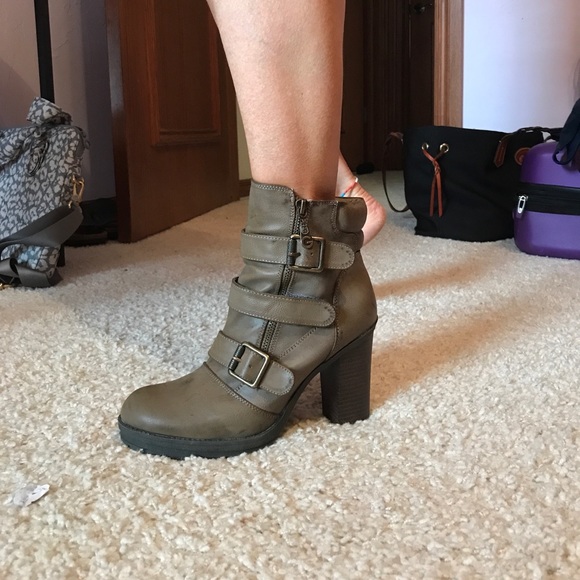 Guess Heeled Ankle Boots - Picture 1 of 4