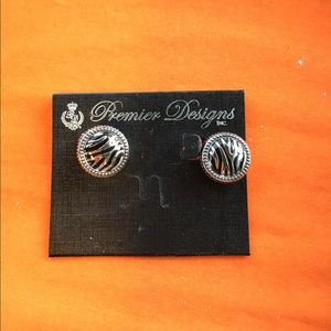 Premier Designs safari earrings