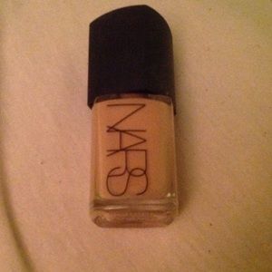 Nars Sheer Glow Foundation. Medium 1.5
