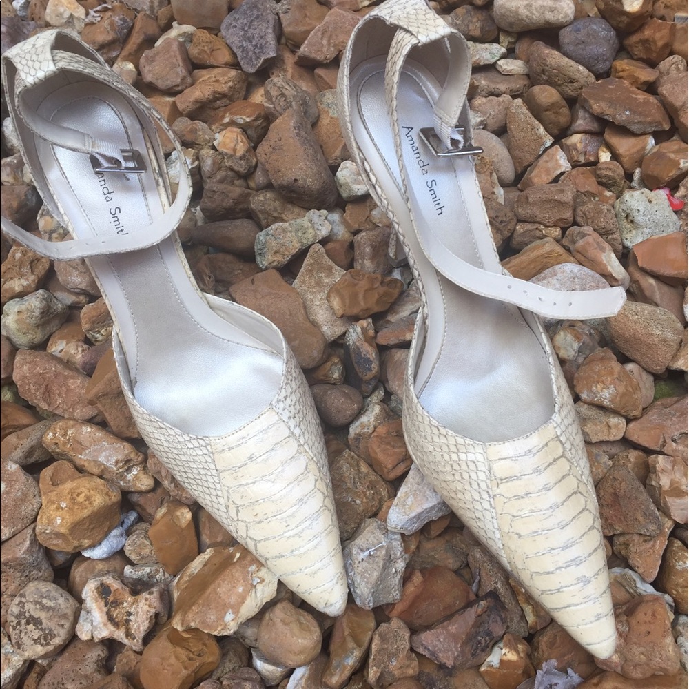 Snakeskin heels: Sexy *and* office chic