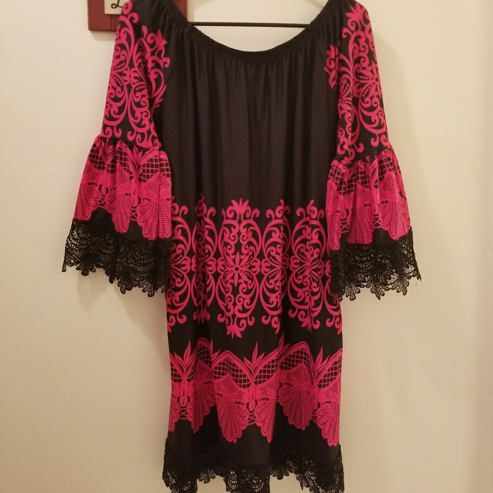 White MARK Dress  Fushcia and Black w/ Lace Trim🦊