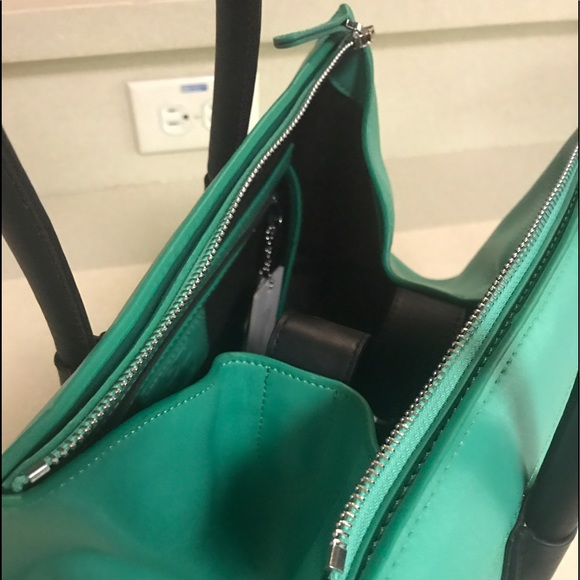 Black and green leather handbag - Picture 2 of 3