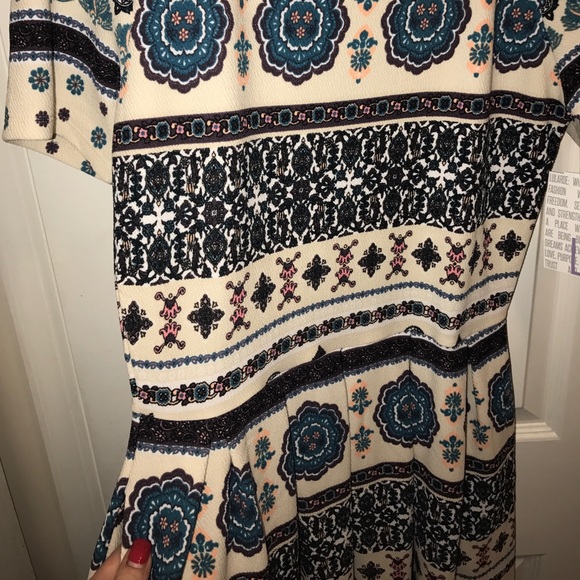 Cream/Blue Medallion Amelia LuLaRoe Unicorn - L - Picture 4 of 7