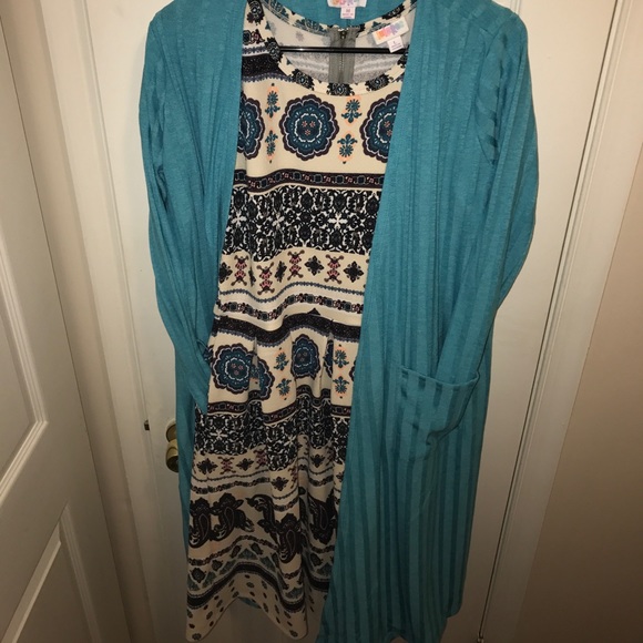 Cream/Blue Medallion Amelia LuLaRoe Unicorn - L - Picture 6 of 7