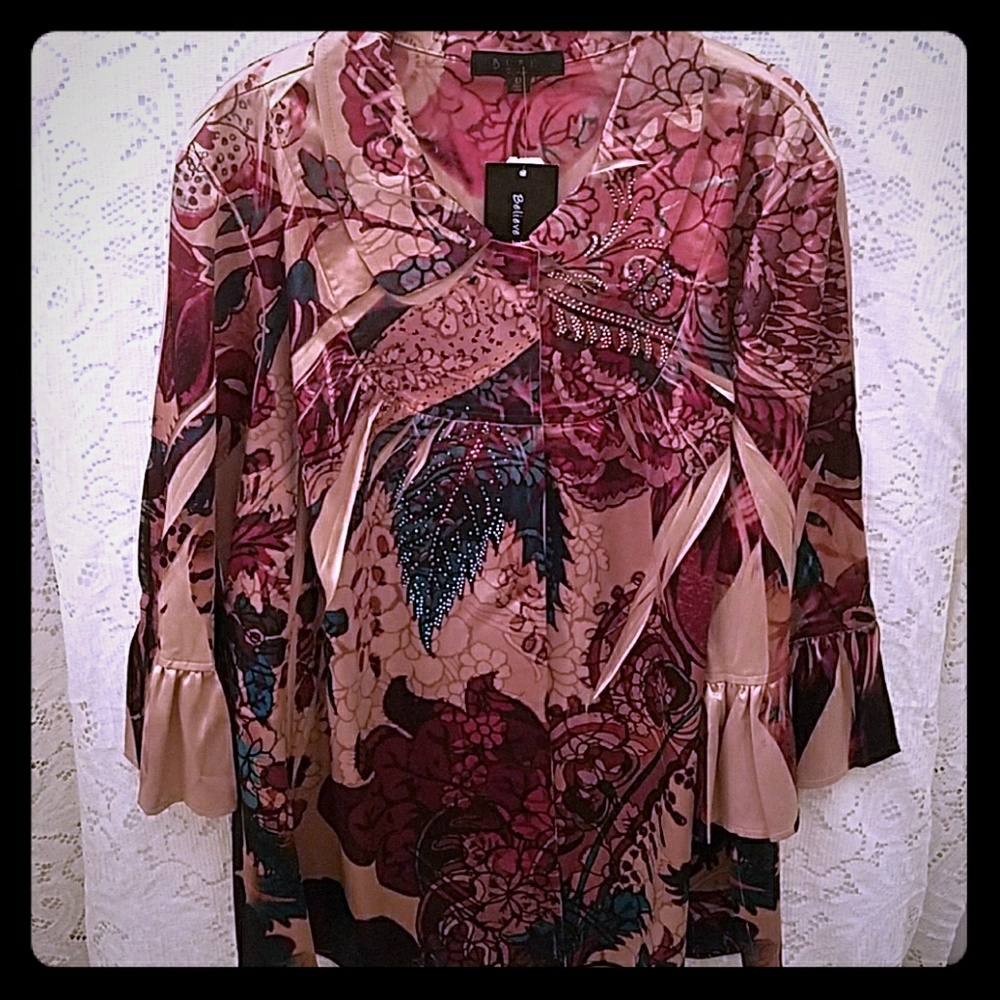 NWT Satin Floral Bell Sleeve Studded Jacket
