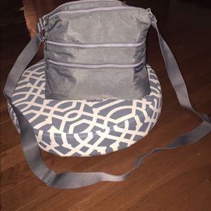 Baggallini grey crossbody bag