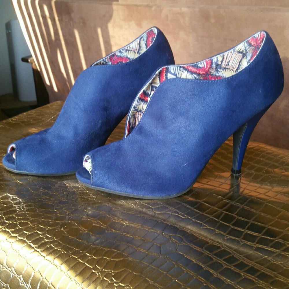 Christian Siriano Blue Suede Booties size 9