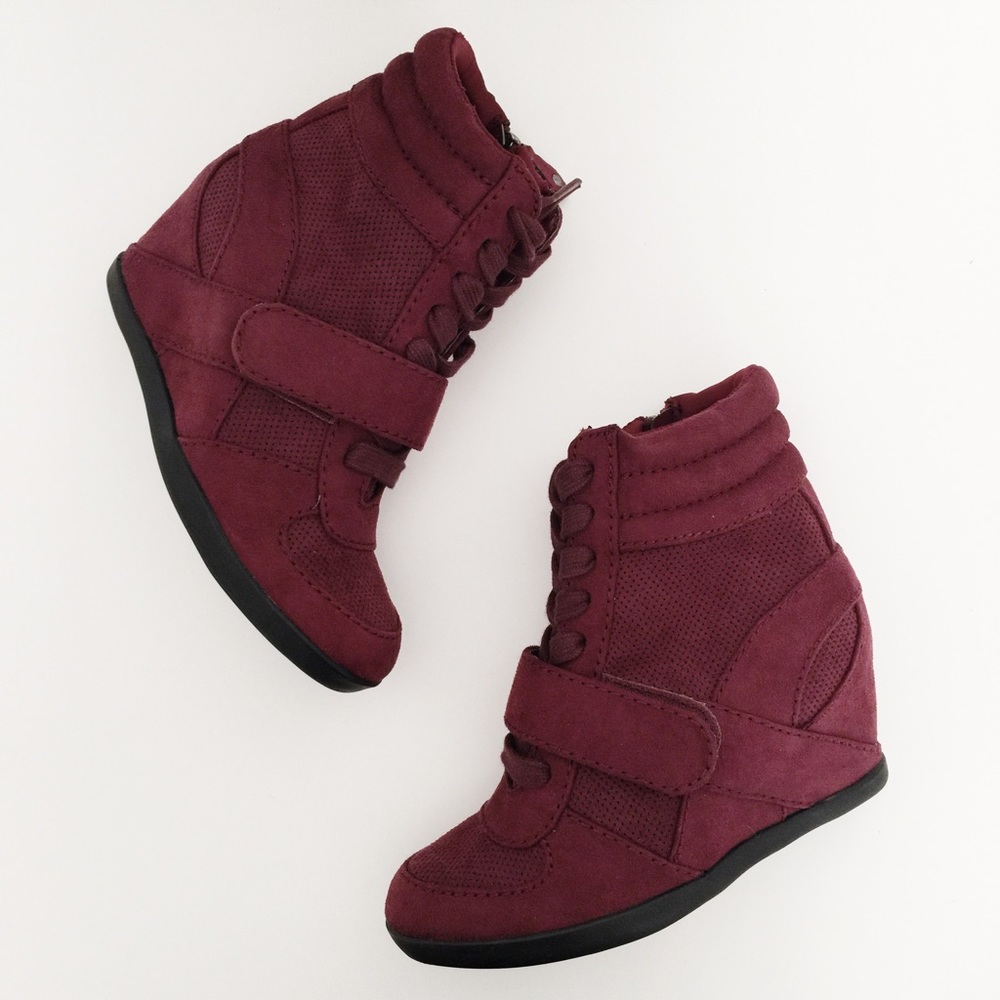 Simply Vera Wang Sneaker Wedges