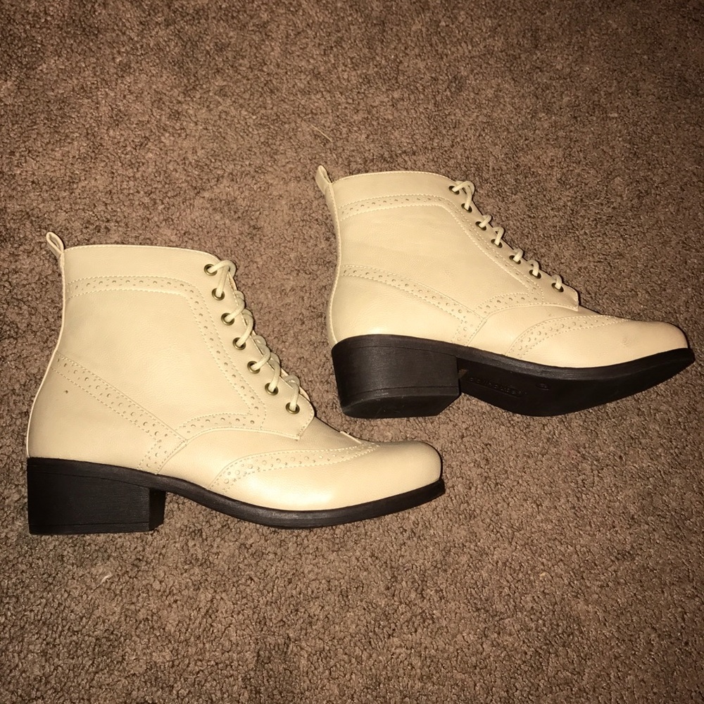 Cream/beige colored ankle boots