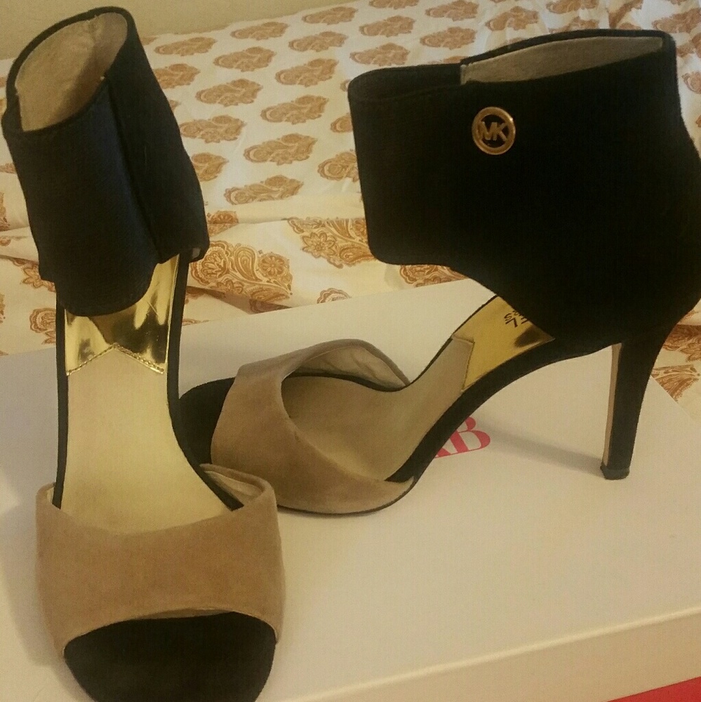 Michael Kors Anklestrap Pumps, sz 9