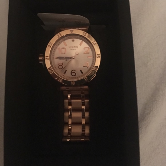 Nixon rose gold watch - Picture 2 of 3
