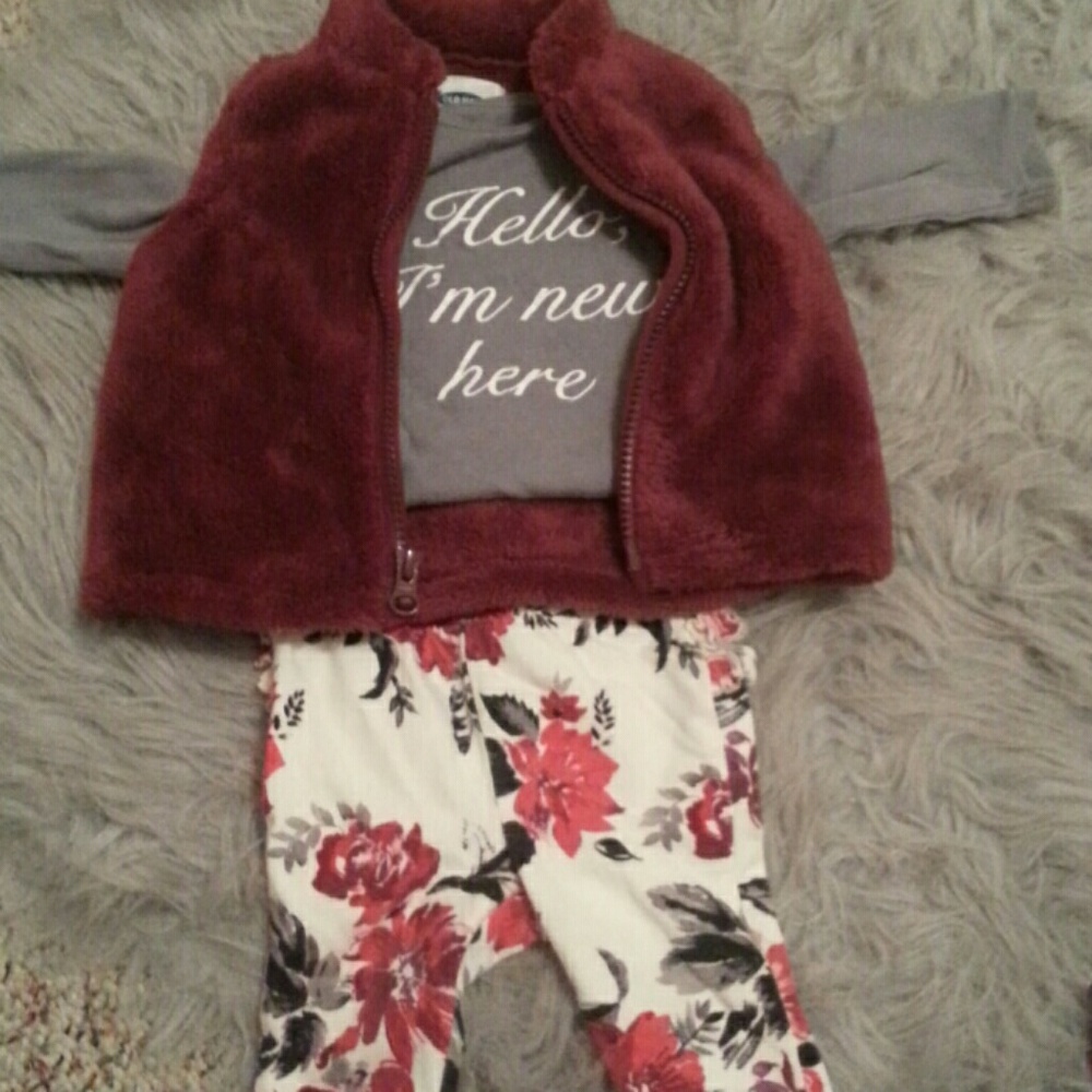 Old Navy! 3 piece outfit for a 1 piece price!