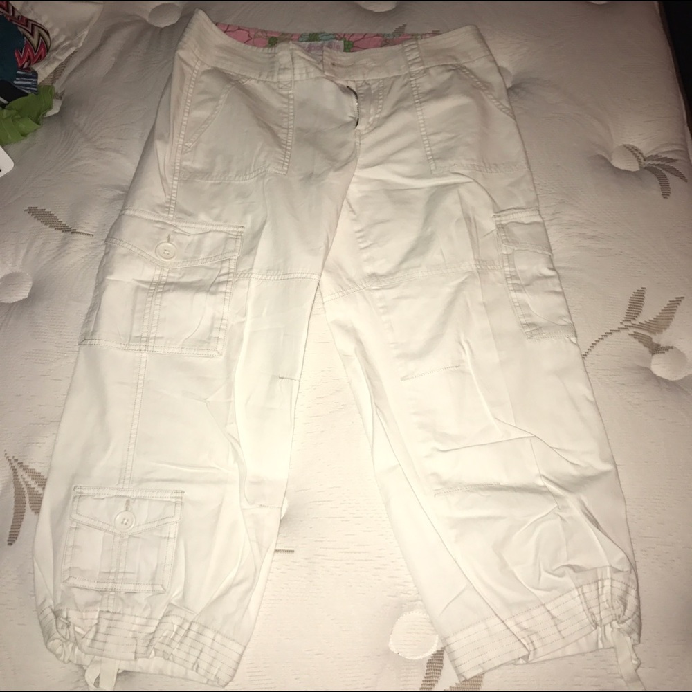Aeropostale white cargo Capri