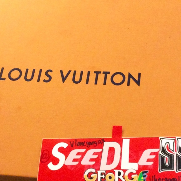 Louie Vuitton X supreme crewneck - Picture 3 of 3