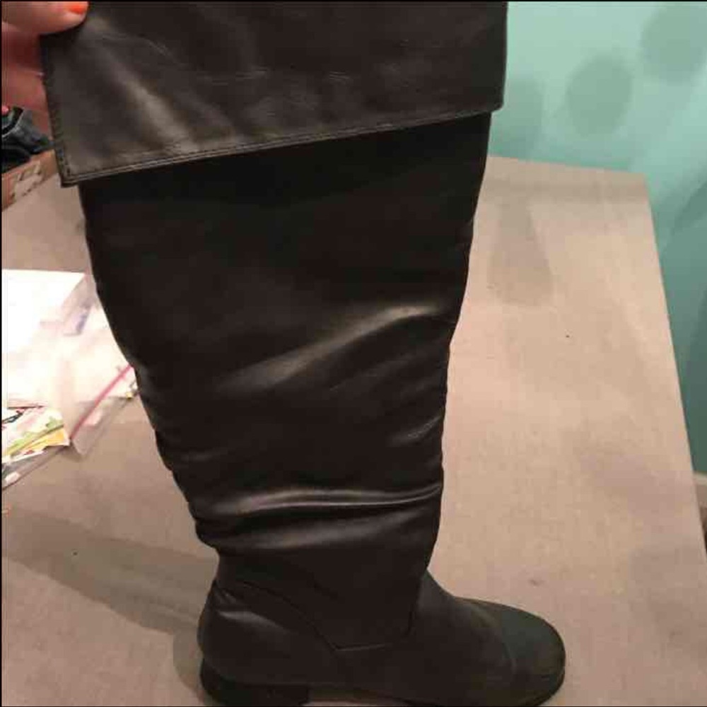 Size 7.5 knee high boots