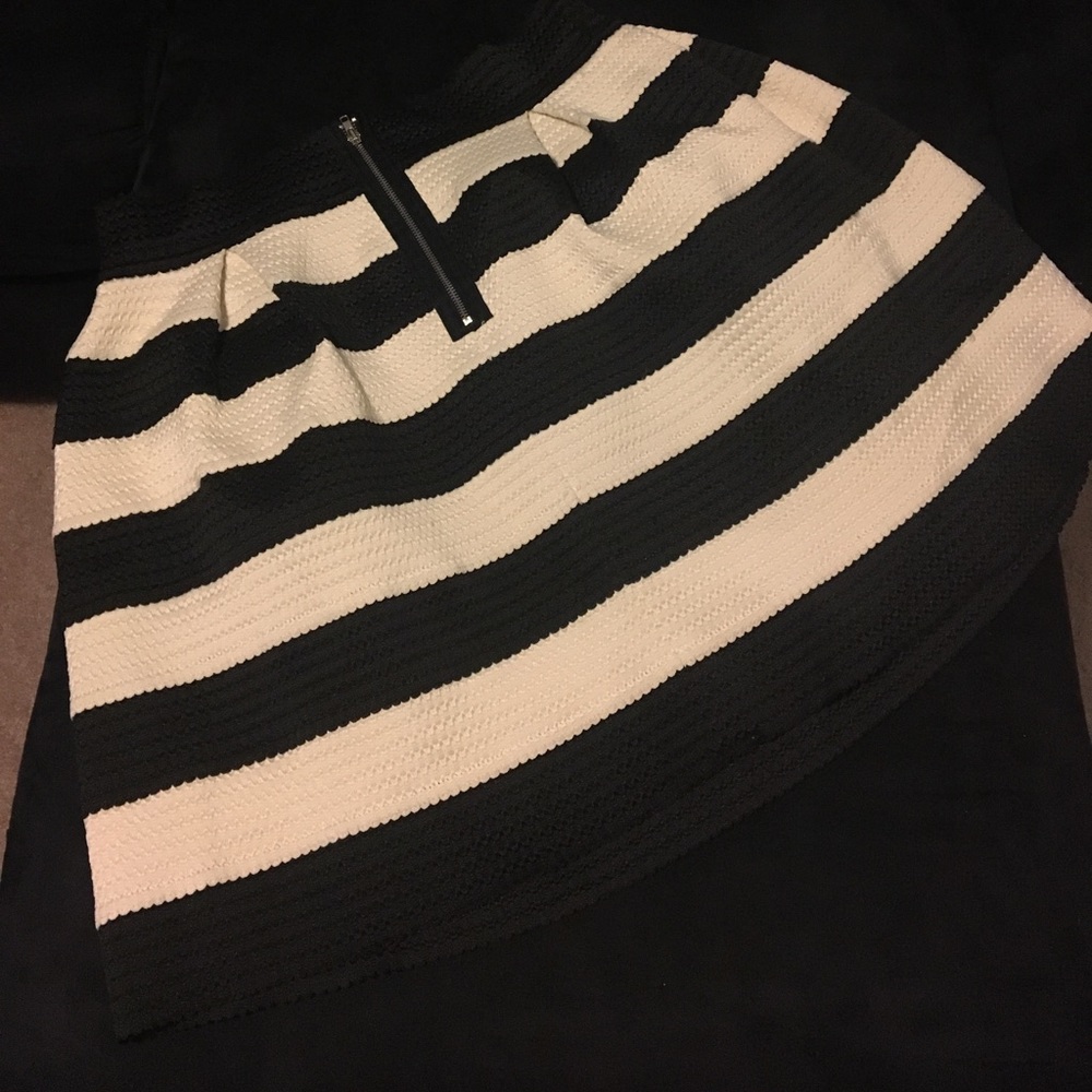 💕💕Juniors size extra large striped skirt - Picture 4 of 4