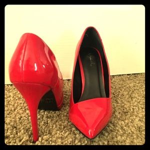 Red pumps