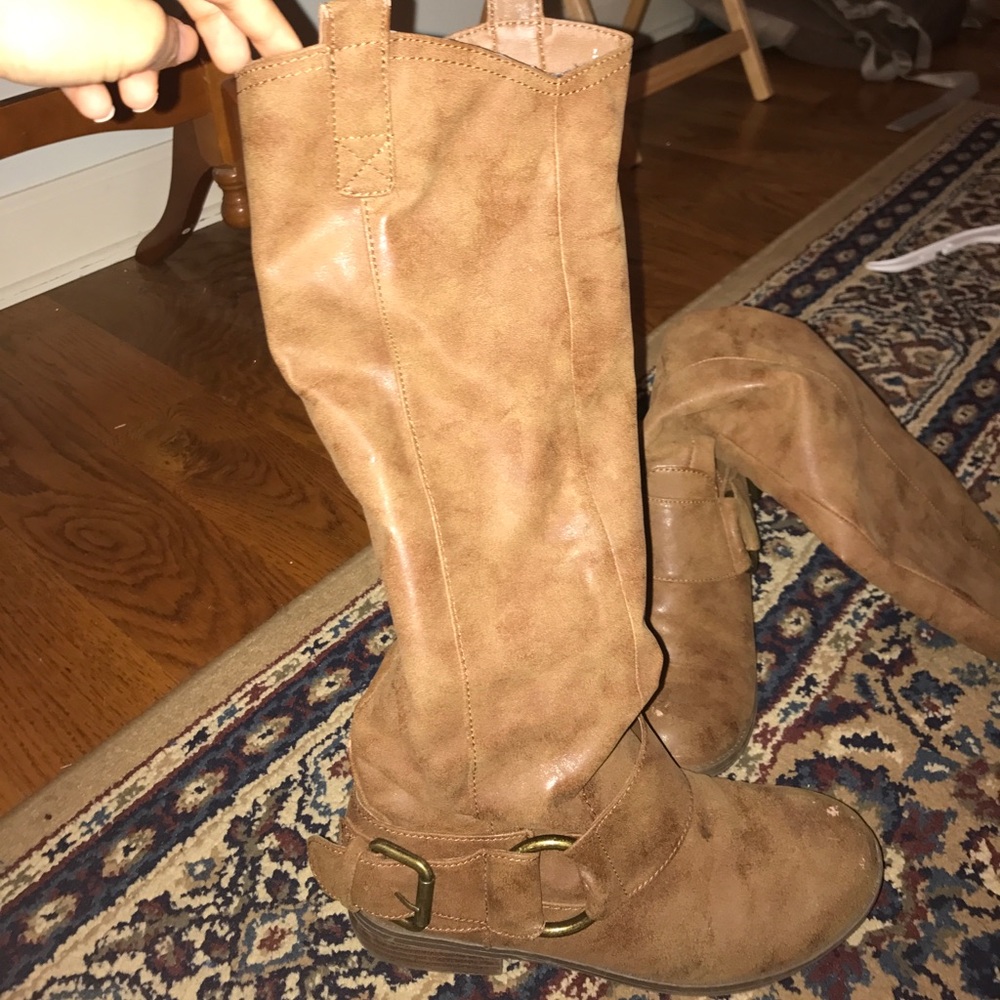 Boots - Picture 3 of 3