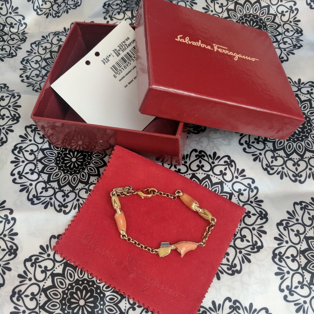 👠 Ferragamo shoe charm bracelet with box 👠