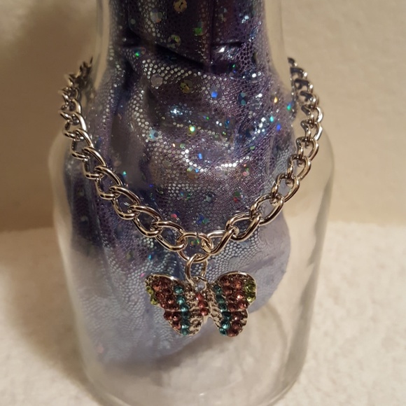 Mini Floral Vase with Charm - Picture 3 of 3