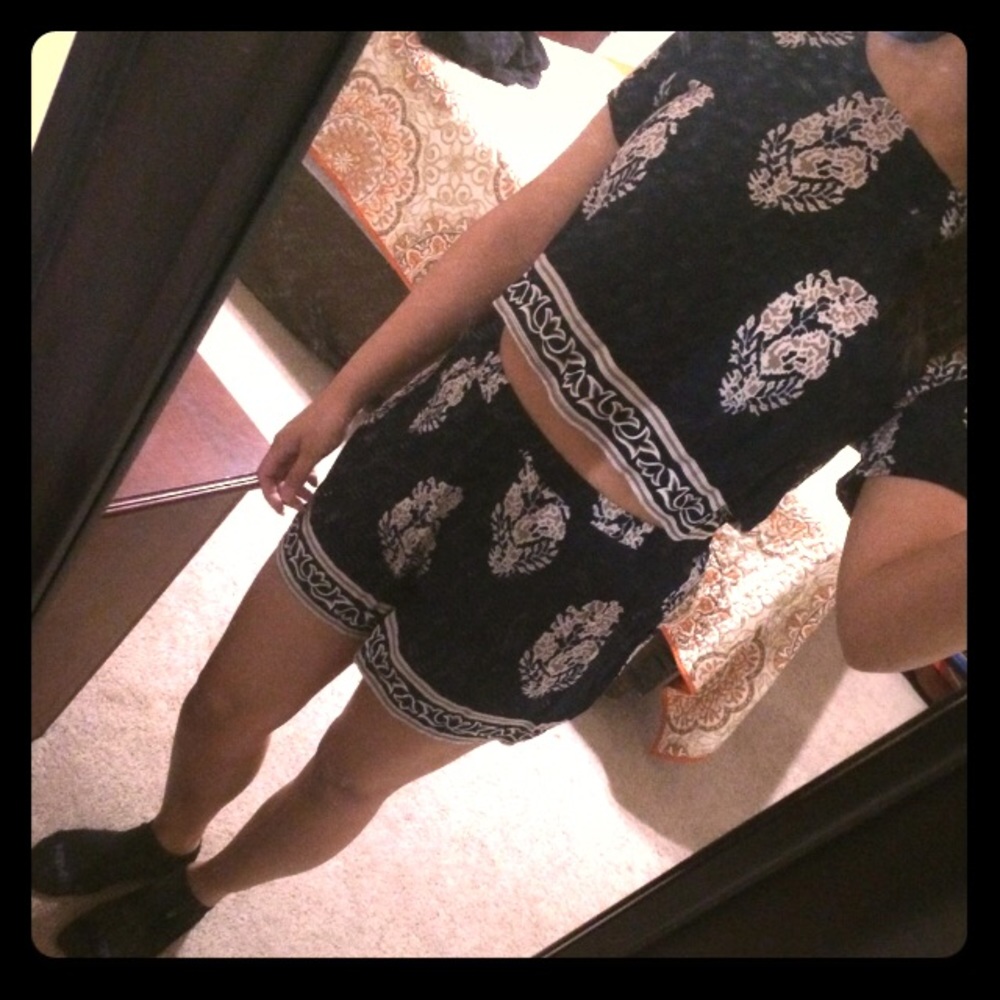 LAST DROP! Leaf Crop top and Shorts