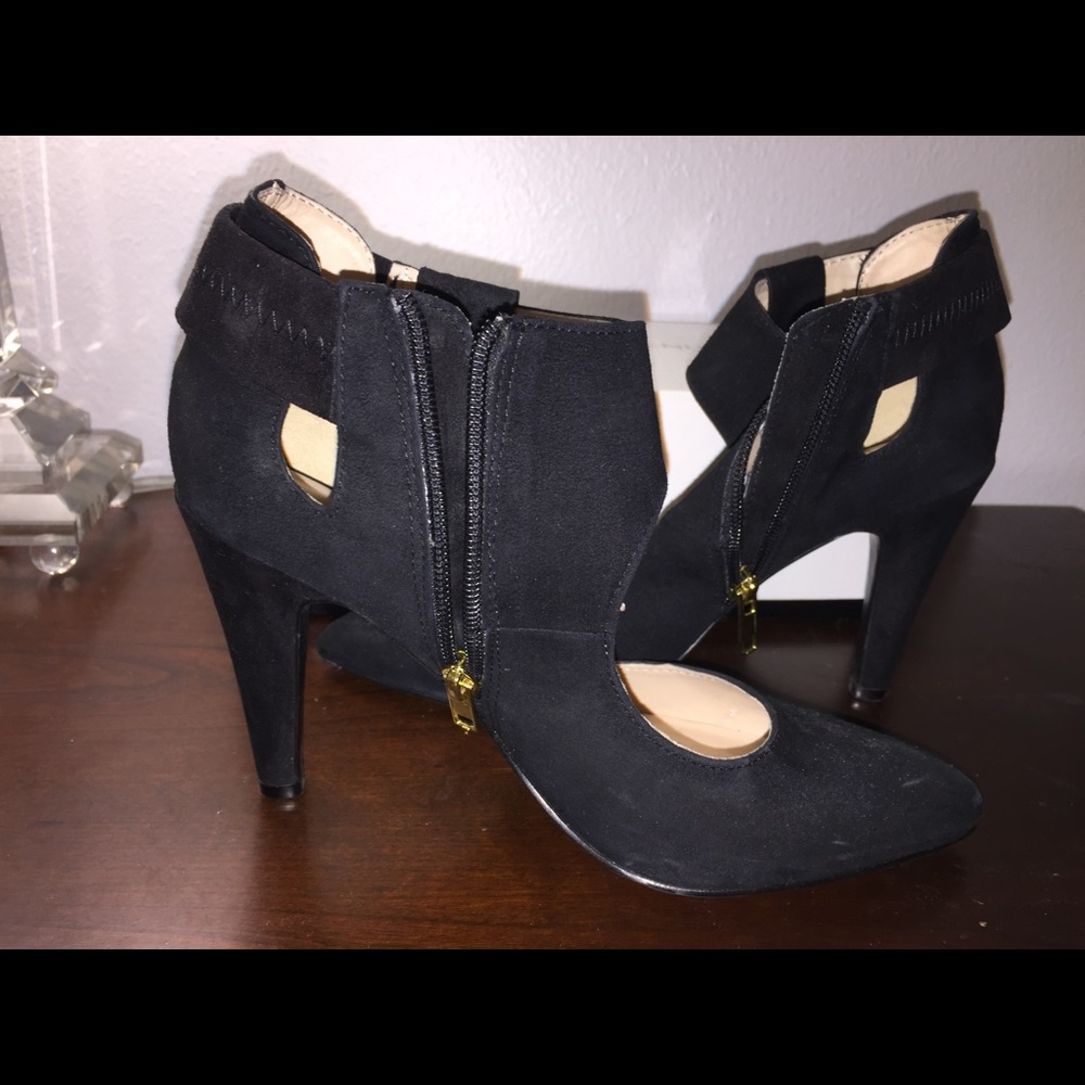 Nine West platforms! Black. Sexy. Chic. Suede.