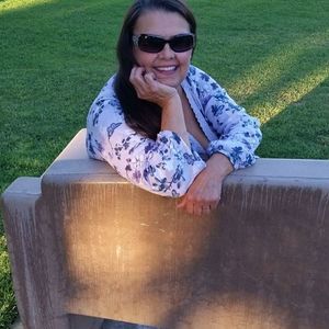 Meet your Posher, Debi