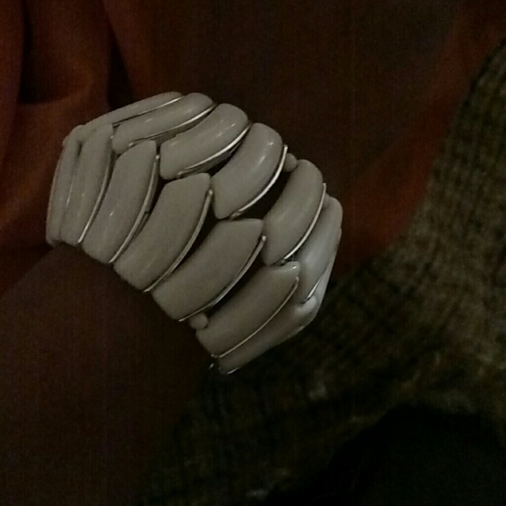 Chunk plastic bracelet