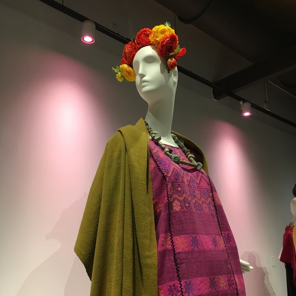 Meet your Posher, Constance - Picture 2 of 8