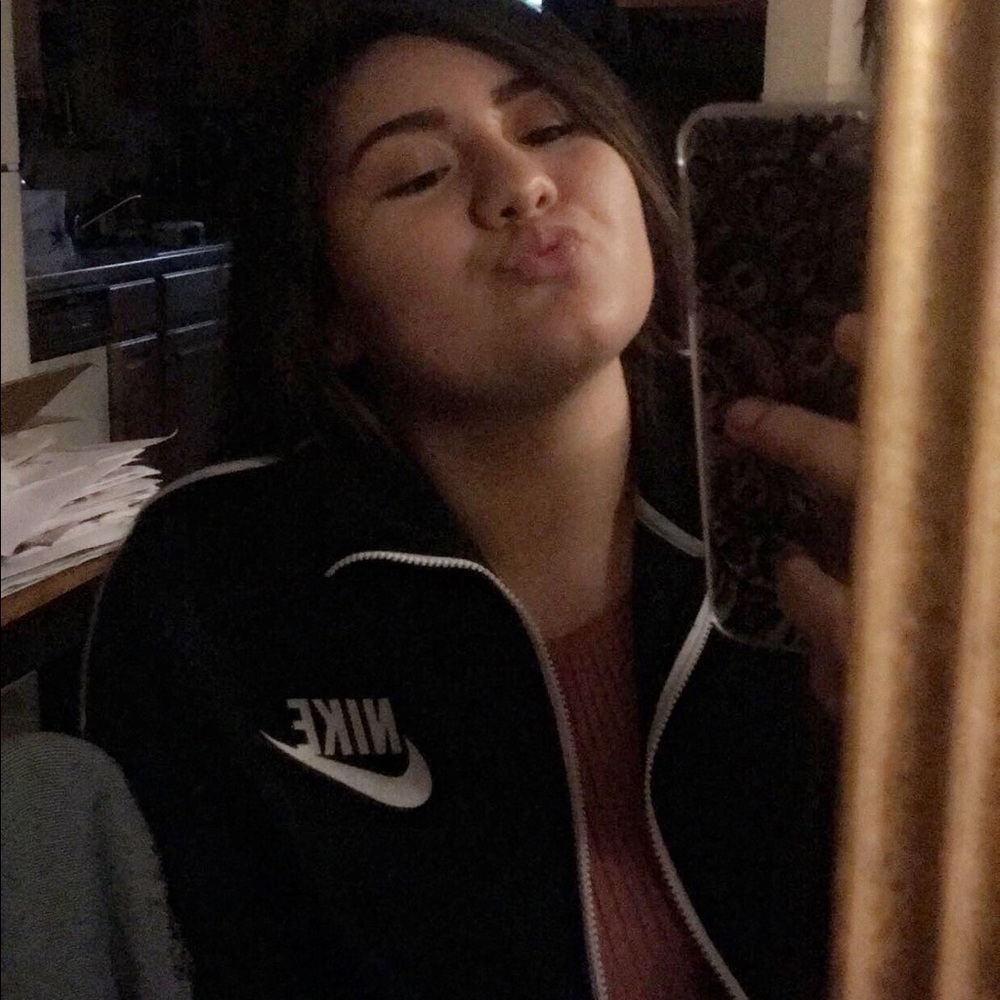 Meet your Posher, Bella