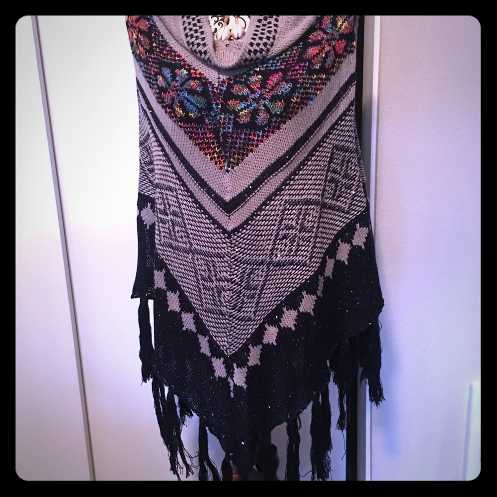 TIMELESS PONCHO - ONE SIZE FITS MOST - Picture 2 of 6