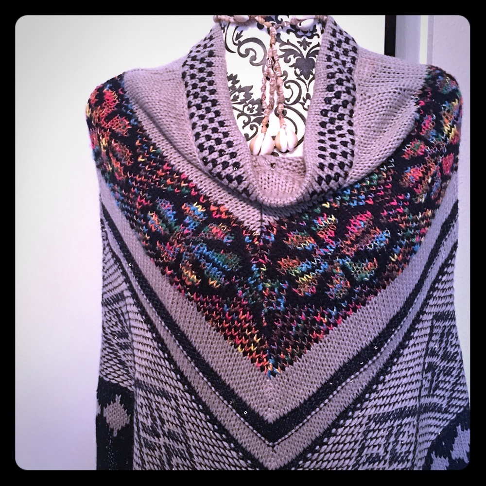 TIMELESS PONCHO - ONE SIZE FITS MOST - Picture 3 of 6