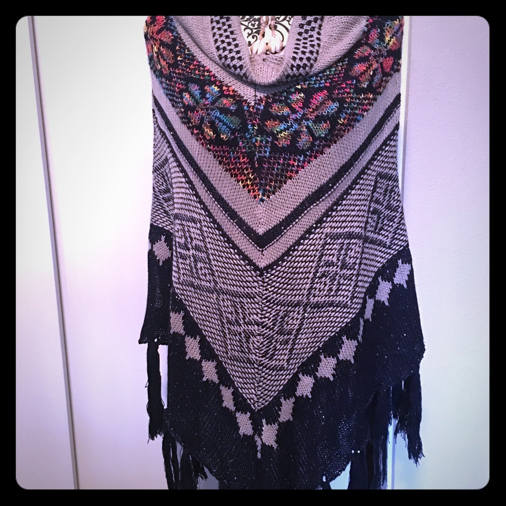 TIMELESS PONCHO - ONE SIZE FITS MOST - Picture 4 of 6