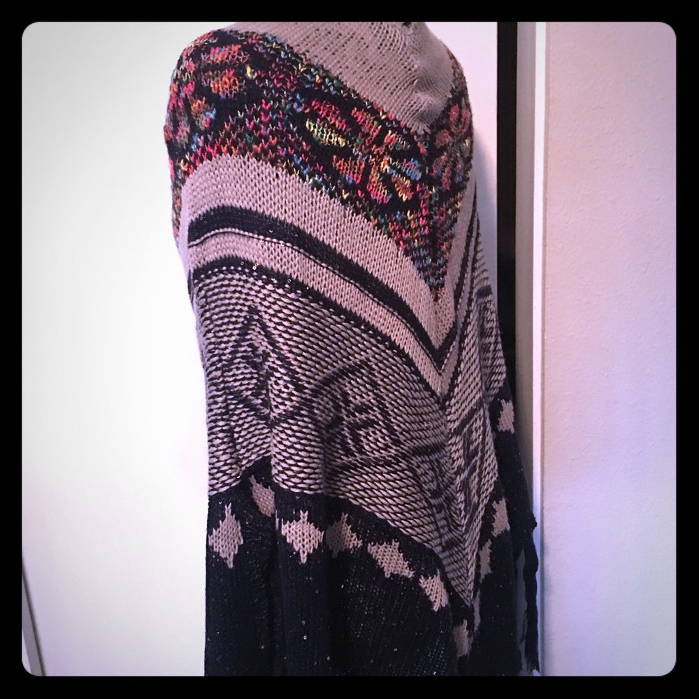 TIMELESS PONCHO - ONE SIZE FITS MOST - Picture 6 of 6
